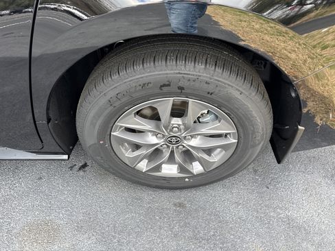 New 2026 Toyota Sienna XLE image 12