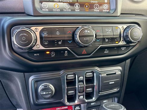 Used 2022 Jeep Gladiator Mojave w/ Cold Weather Group image 19