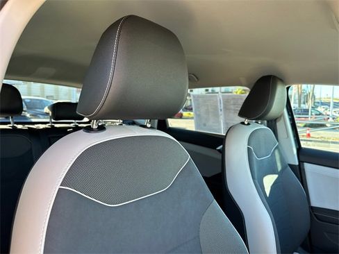 Used 2025 Volkswagen Taos SE image 19