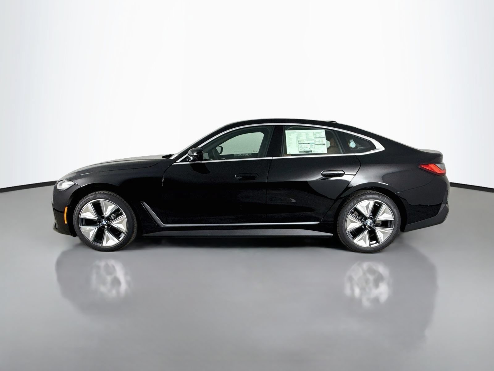 New 2026 BMW i4 eDrive40 w/ Parking Assistance Package RWD image 4