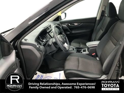 Used 2017 Nissan Rogue S FWD image 11