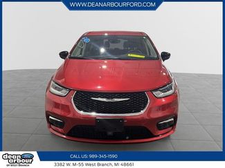 Used 2024 Chrysler Pacifica Touring-L FWD video 2