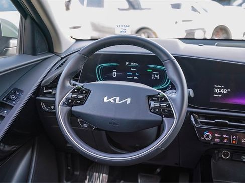 Certified 2025 Kia Niro EX image 16