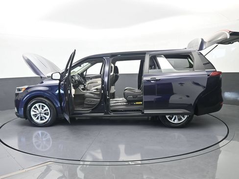 Used 2024 Kia Carnival LX FWD image 74