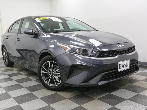 Used 2023 Kia Forte LXS image 2
