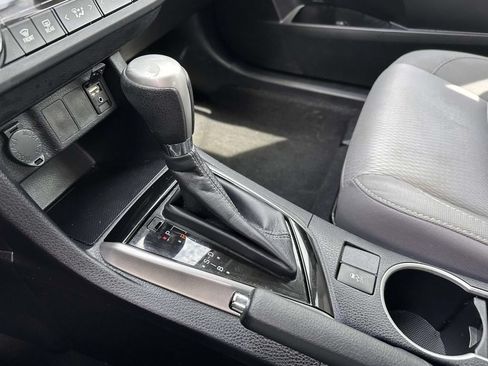 Used 2014 Toyota Corolla LE FWD image 27