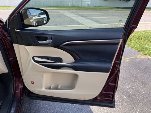 Used 2014 Toyota Highlander Limited AWD/4WD image 9