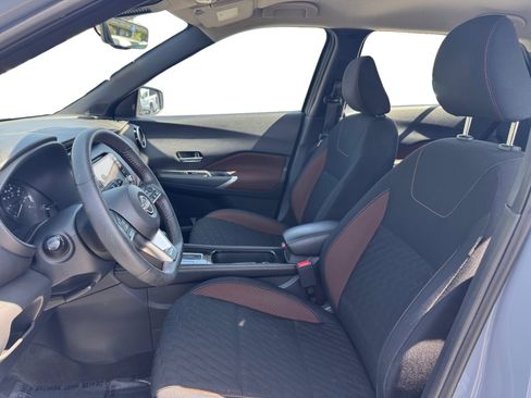 Used 2023 Nissan Kicks SR w/ Interior Electronics Package FWD image 9