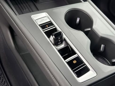 Used 2025 Volkswagen Atlas Cross Sport SE image 16