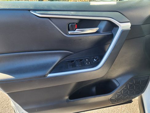 Used 2019 Toyota RAV4 XLE image 23