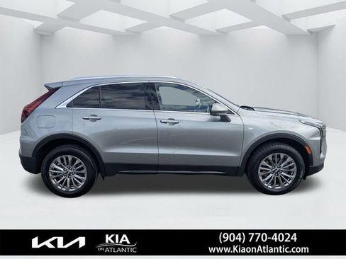 Used 2025 Cadillac XT4 Premium Luxury image 2