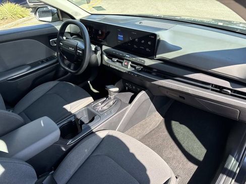 Used 2025 Kia K4 image 13