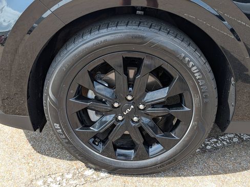Used 2024 Kia Carnival SX Prestige FWD image 23