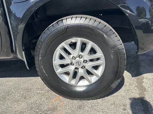 Used 2015 Nissan Frontier SV image 12