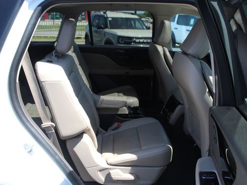 Used 2023 Lincoln Aviator Reserve w/ Equipment Group 201A AWD/4WD image 16