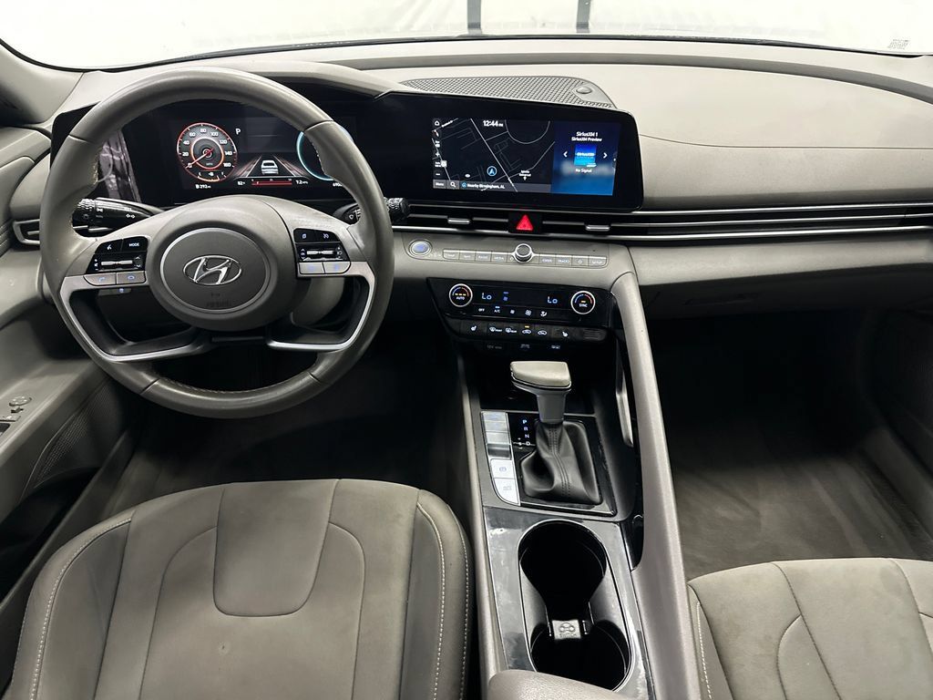Used 2023 Hyundai Elantra SEL w/ Convenience Package FWD image 17