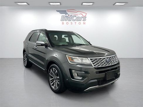 Used 2016 Ford Explorer Platinum image 3