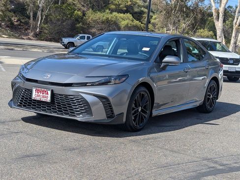 Used 2026 Toyota Camry SE FWD image 11