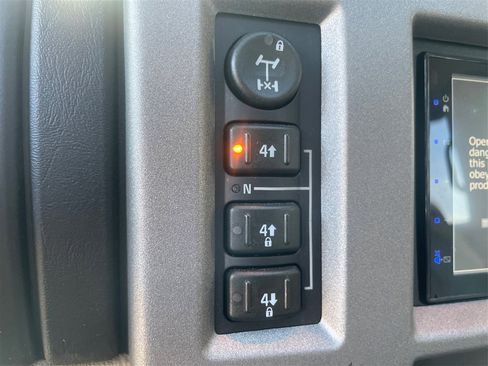 Used 2003 HUMMER H2 Sport Utility w/ Preferred Equipment Group image 55