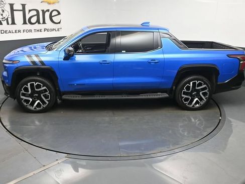Used 2025 Chevrolet Silverado EV RST w/ LPO, Dark Package RST AWD/4WD image 41
