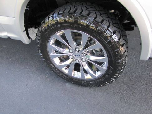 Used 2017 Ford F150 Lariat RWD image 32