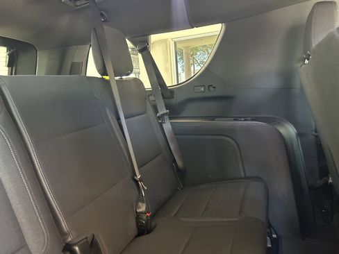 Used 2025 Chevrolet Suburban LS RWD image 32