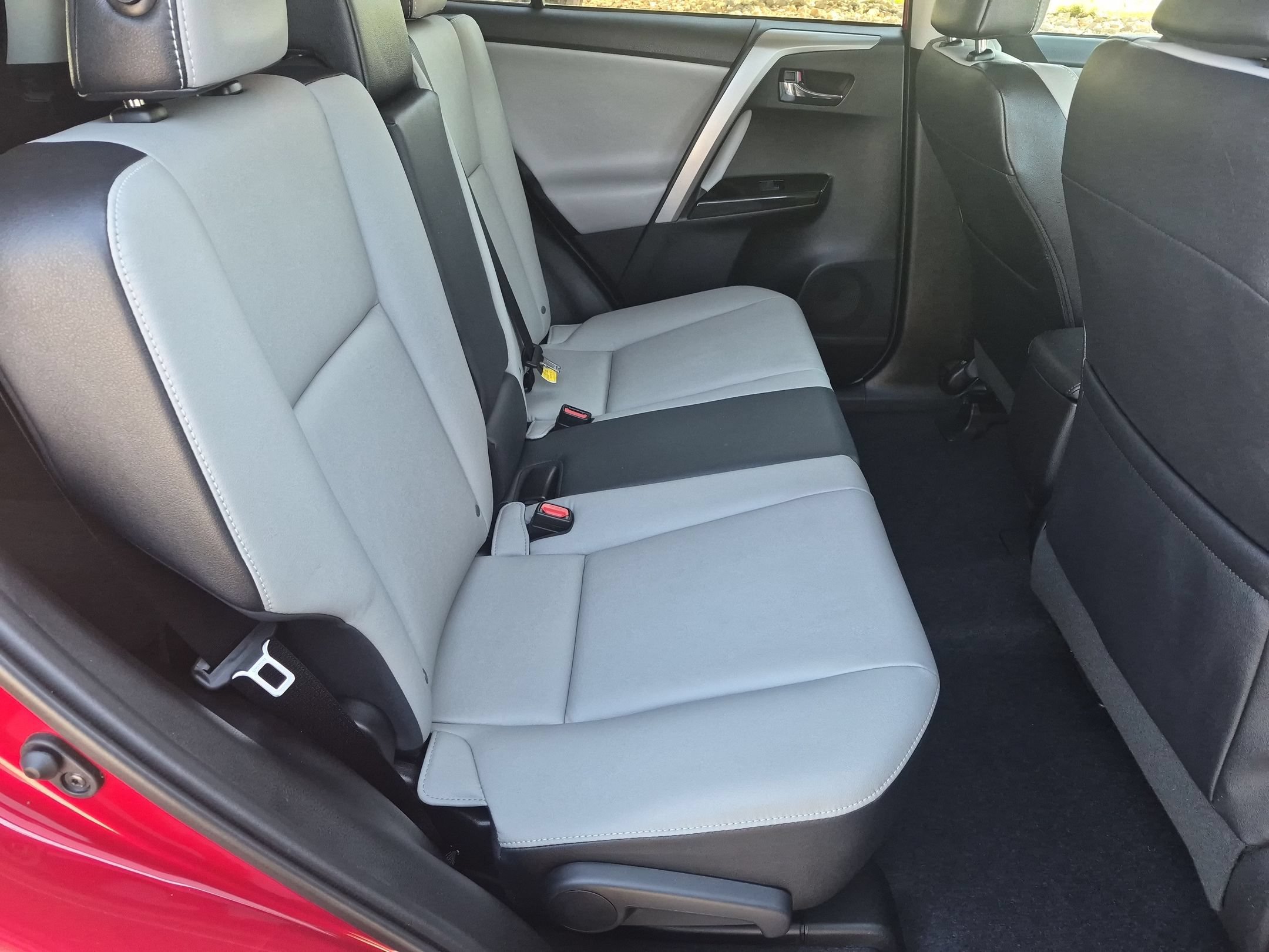 Used 2016 Toyota RAV4 Limited AWD/4WD image 31