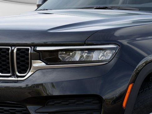 New 2025 Jeep Grand Cherokee Laredo AWD/4WD image 10