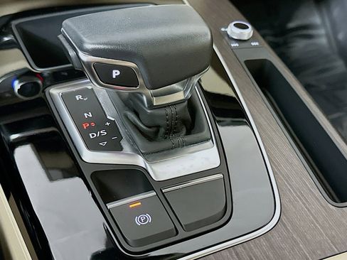 Used 2023 Audi Q5 2.0T Premium w/ Convenience Package image 7