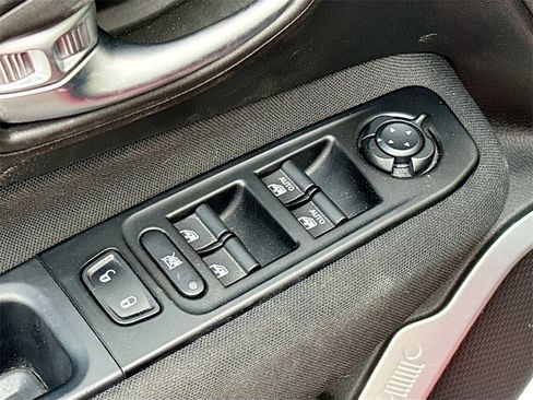 Used 2021 Jeep Renegade Sport image 17