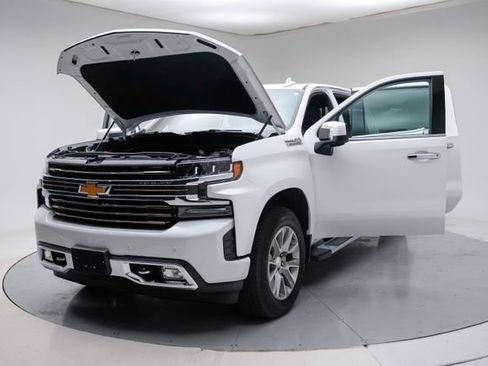 Used 2019 Chevrolet Silverado 1500 High Country w/ Technology Package image 17