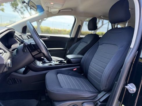 Used 2018 Ford Edge SE FWD image 10