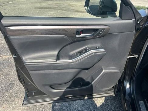 Used 2021 Toyota Highlander Limited AWD/4WD image 12