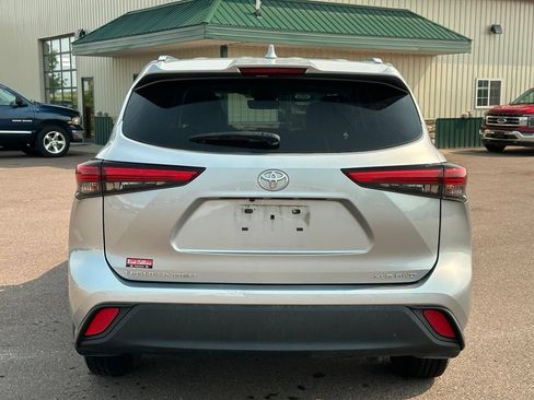 Used 2020 Toyota Highlander XLE AWD/4WD image 38