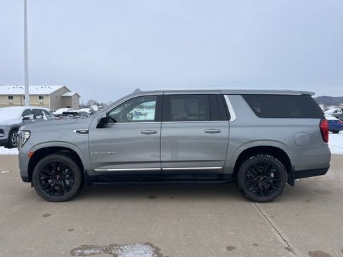 Used 2023 GMC Yukon XL SLT image 6