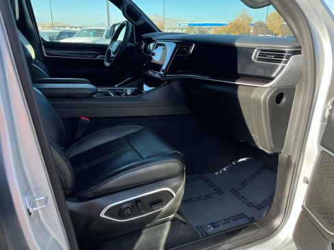 Used 2023 Jeep Wagoneer 4WD w/ Convenience Group I image 18