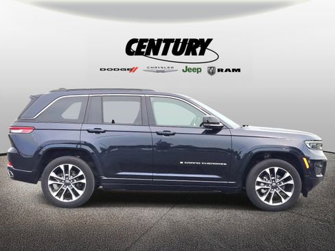 Used 2024 Jeep Grand Cherokee Overland w/ Adv Protech Group III AWD/4WD image 2