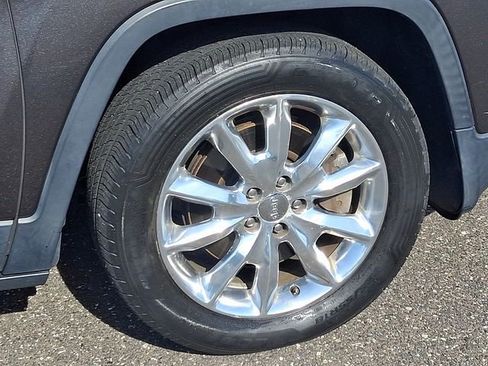 Used 2015 Jeep Cherokee Limited w/ Luxury Group FWD image 8