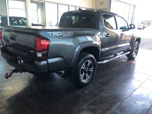 Used 2018 Toyota Tacoma TRD Sport w/ Technology Package image 5