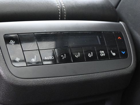 Used 2022 Nissan Pathfinder SL w/ SL Premium Package image 15