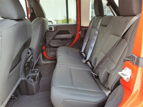 Used 2022 Jeep Wrangler Unlimited Sahara image 13