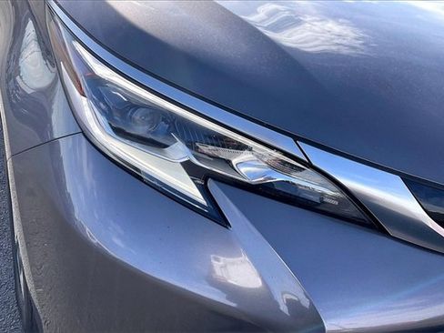 Used 2023 Toyota Sienna Platinum image 32