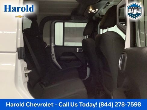 Used 2022 Jeep Gladiator Overland image 8