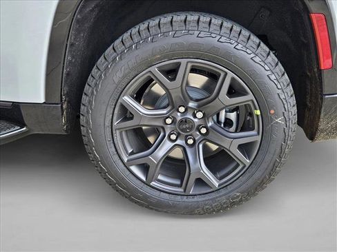 New 2026 Jeep Grand Wagoneer 4WD image 10