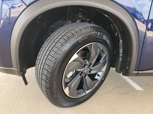 Used 2025 Nissan Rogue SV FWD image 31