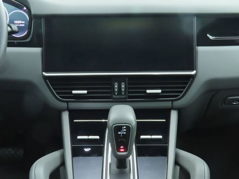 Used 2020 Porsche Cayenne image 14