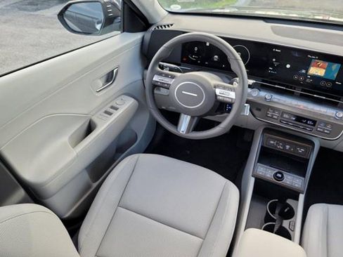 Used 2024 Hyundai Kona Limited FWD image 12