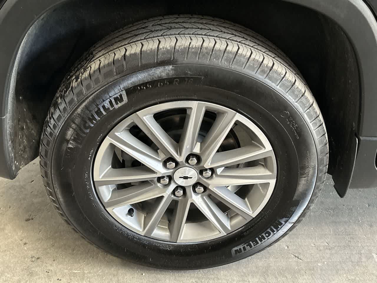 Used 2023 Chevrolet Traverse LT FWD image 11