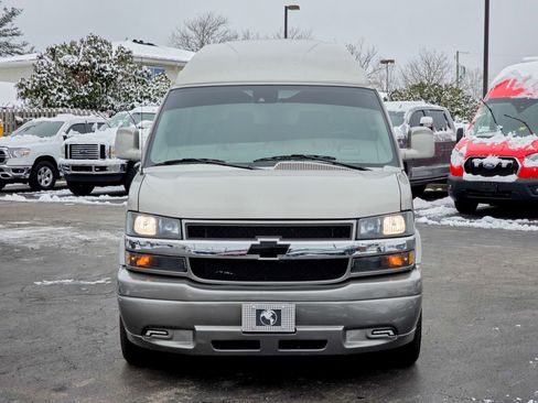 Used 2025 Chevrolet Express 2500 w/ Driver Convenience Package image 3