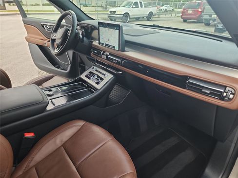Used 2023 Lincoln Aviator Reserve w/ Equipment Group 201A image 27